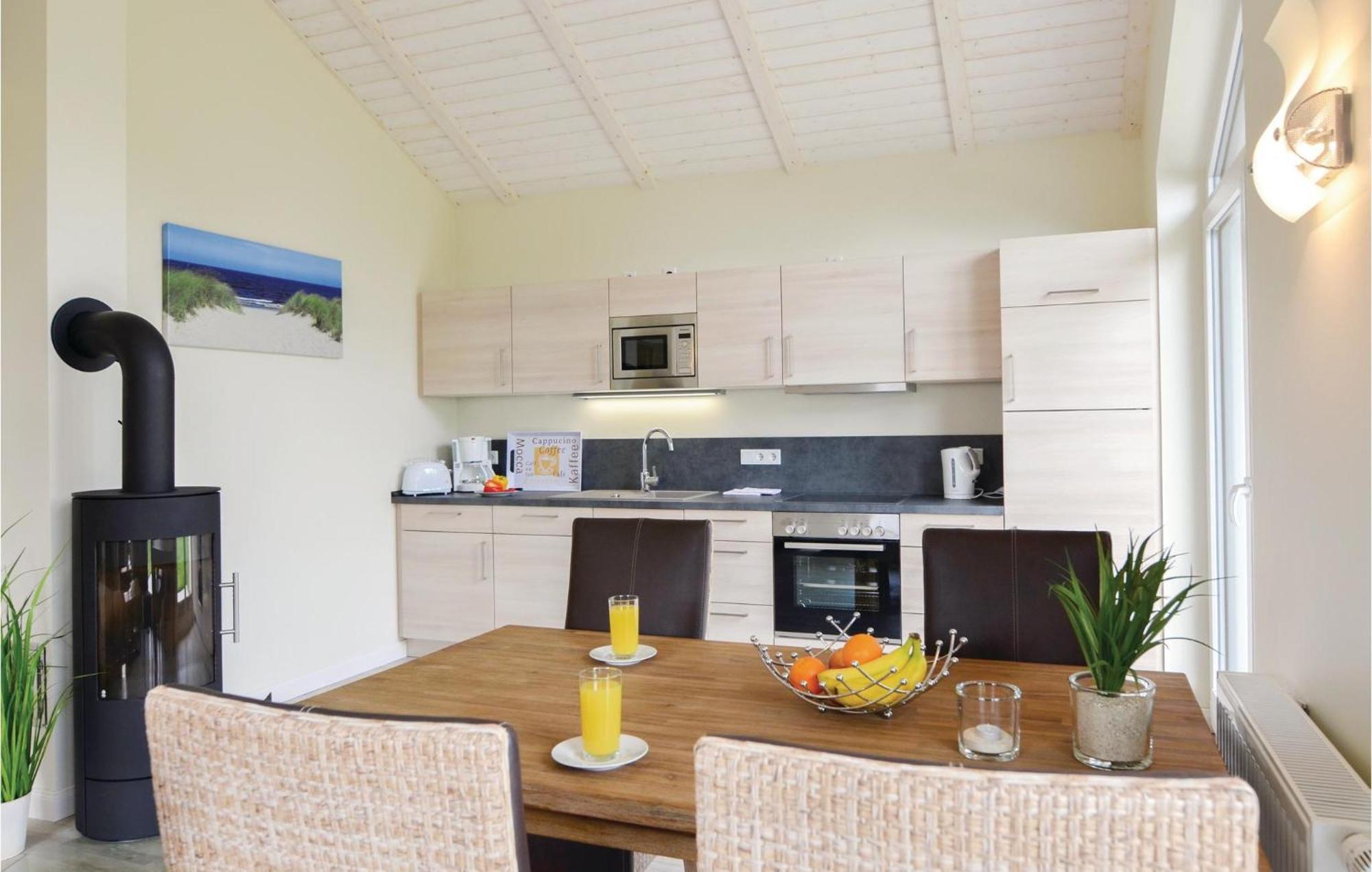 Awesome Home In Dagebuell With Kitchen 외부 사진